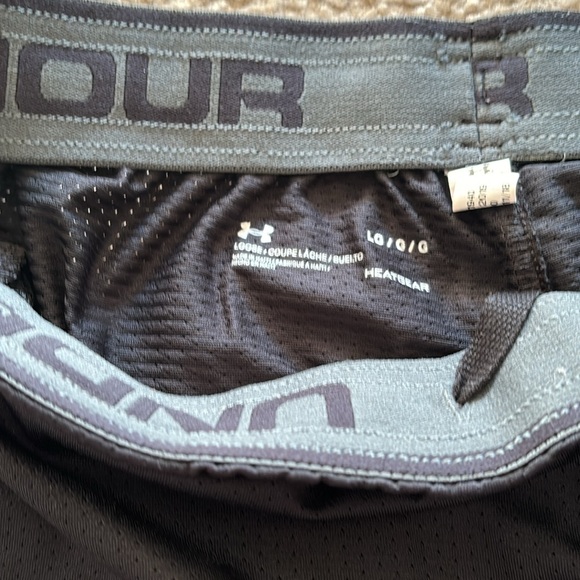 Men’s Under Armor shorts. Black. Large - Picture 2 of 3